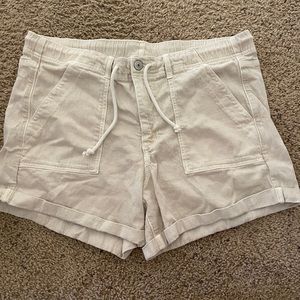 AE women’s cargo mom shorts